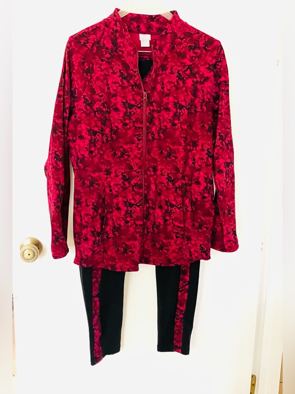 Chicos Zenergy Wine Red Black Fall Print Zip Jacket Leggings Set Womens Size 2